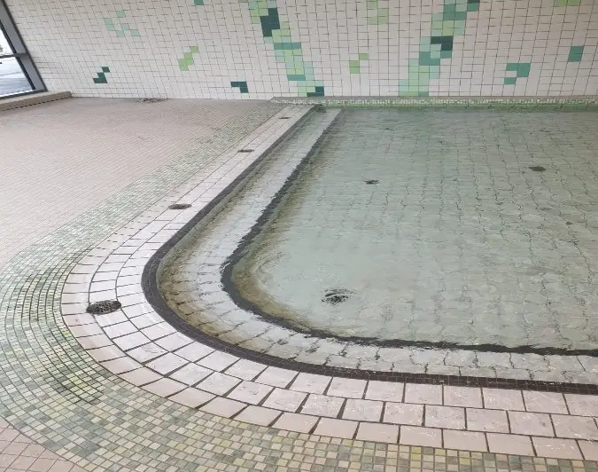 Pool tiling: work by Modern Building Solutions
